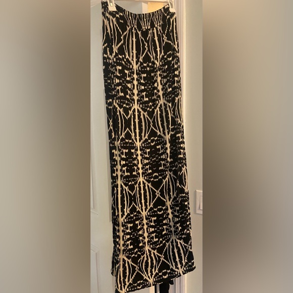 Express Maxi Skirt with Side Slit - Picture 5 of 6